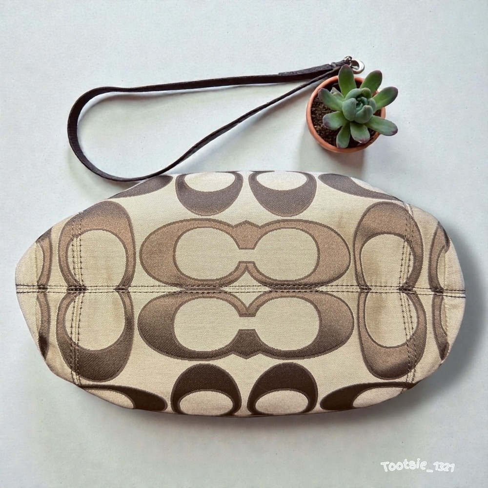 COACH DAISY- Bucket Shoulder Bag - Picture 8 of 15